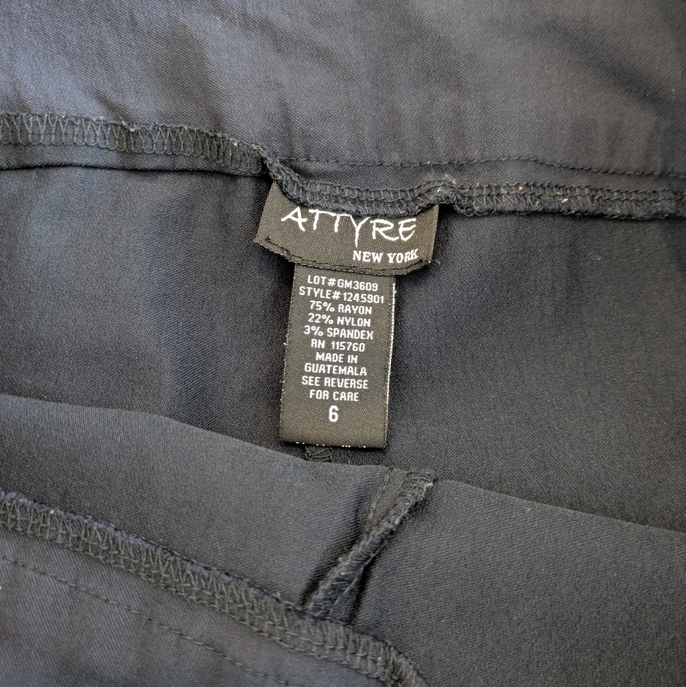 Attyre Women's Navy Ankle Pants, Sz. 6 - Picture 5 of 6